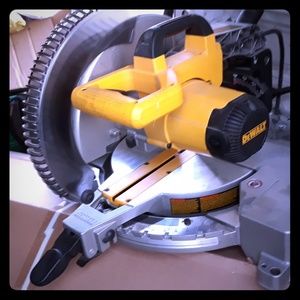 12in compound mitersaw dewalt brand new